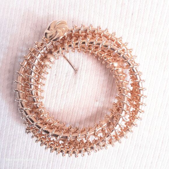 Swirl Brooch Gold Tone Twisted Wire Wound Around Spiral Wire - Picture 1 of 8